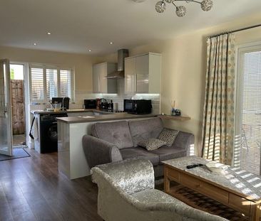 2 bedroom semi-detached house to rent - Photo 2