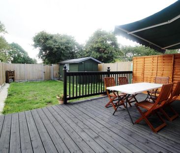 4 bedroom end of terrace house to rent - Photo 6