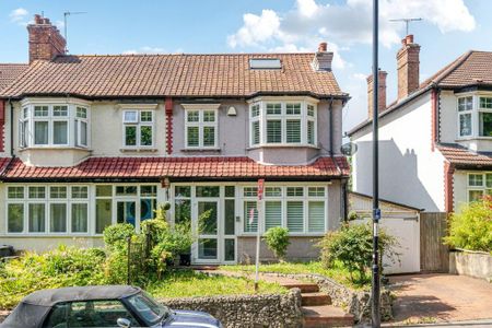 4 bedroom end of terrace house to rent - Photo 4