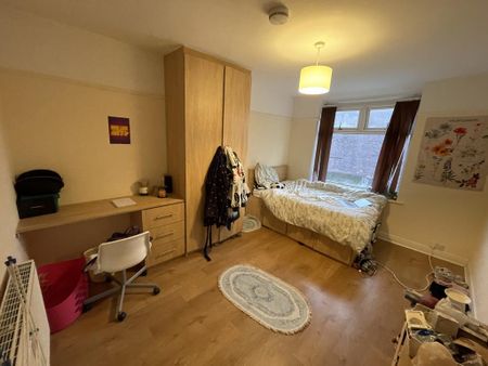 4 bedroom terraced house to rent - Photo 2