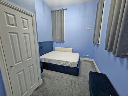 2 bedroom flat to rent - Photo 3