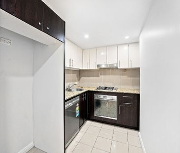 Freshly Updated 1 Bedroom Unit in the Heart of Maroubra Junction - Photo 3