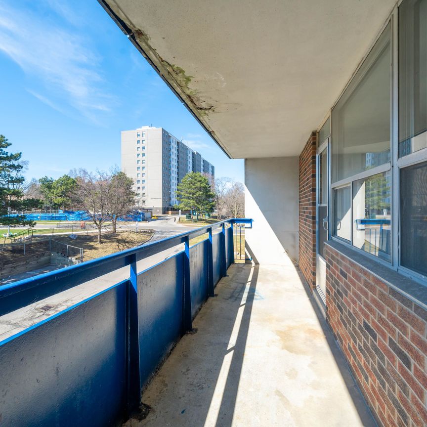 For Lease - 5 Glamorgan Avenue Unit# 409, Toronto, Ontario - Photo 1