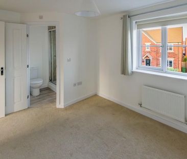 3 bedroom semi-detached house to rent - Photo 3