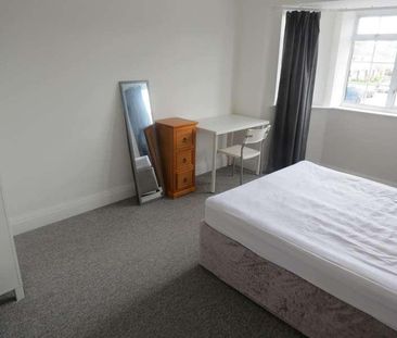 Bedroom Detached House In Ensbury, BH10 - Photo 6