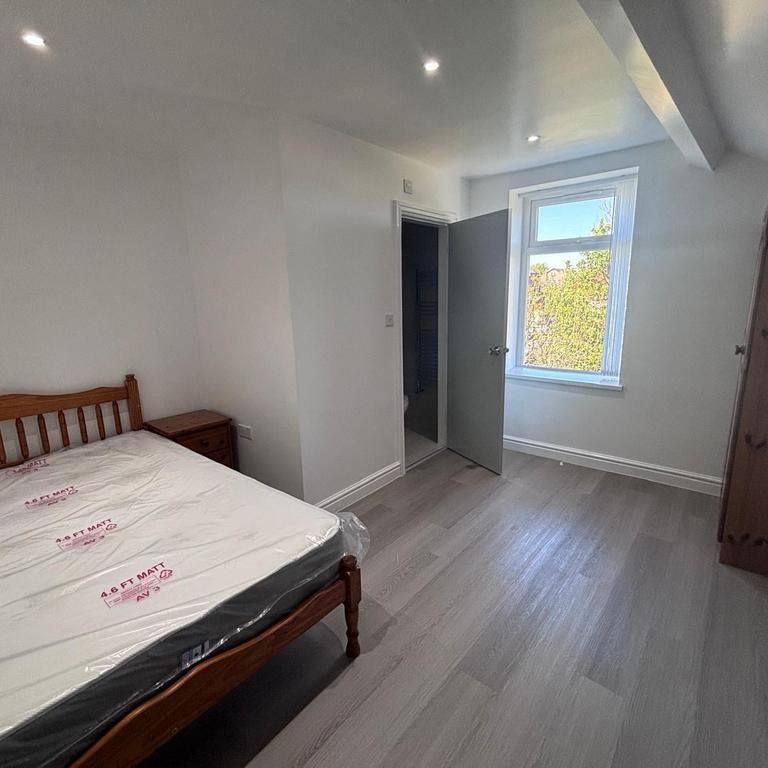 1 bedroom in a house share to rent - Photo 1