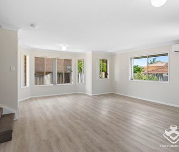 3-Bedroom Townhouse with Double Lock-Up Garage - Photo 2