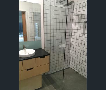 Delightful fully self contained near new unit. 500 metre walk to Di... - Photo 4