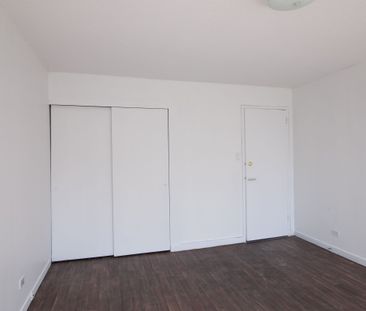 1975 Maisonneuve Blvd West - Photo 1