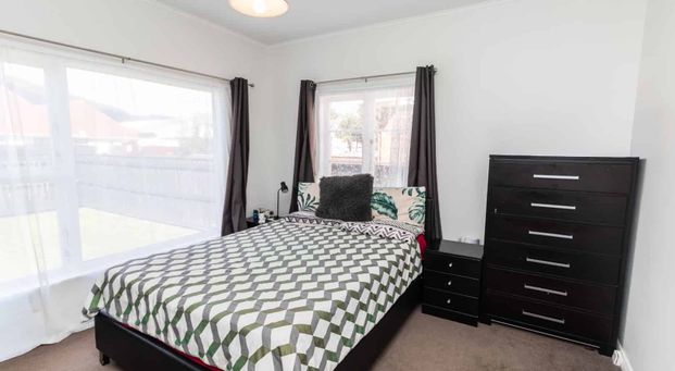 3 Bedrooms, 1 bathrooms - Photo 1