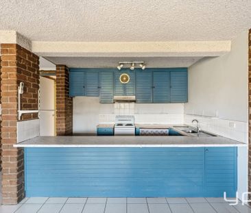 Spacious Two-Level Townhouse in Prime Location - Photo 4