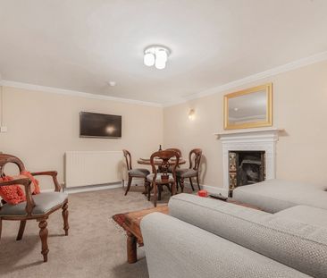 4 Bed Flat, Cornwallis Crescent, BS8 - Photo 3