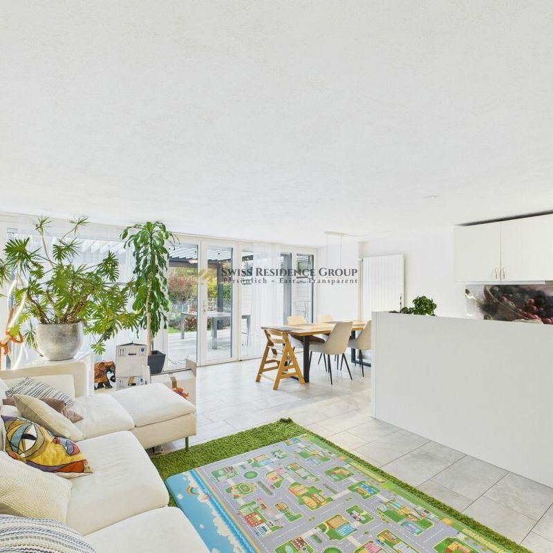 Modern 5.5-room single-family house in a row with an exclusive garden gem - Photo 1