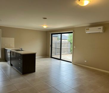 15 Harper Street, Melton South VIC, Belconnen - Photo 3