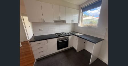 RENOVATED GROUND FLOOR APARTMENT - Photo 5