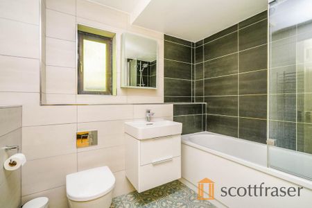 3 bedroom flat to rent - Photo 3