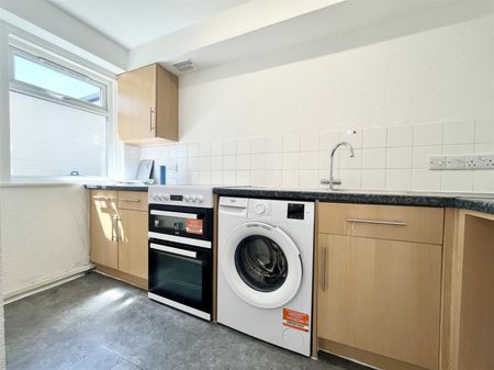 1 Bedroom Maisonette - Lower To Let - Photo 5