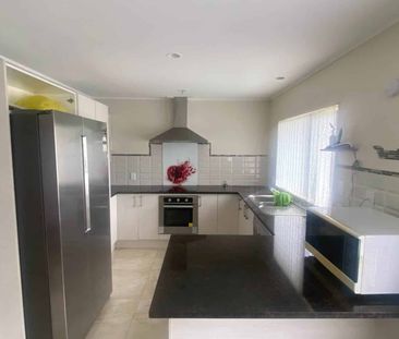 Welcome to Camberley Court! - Photo 3