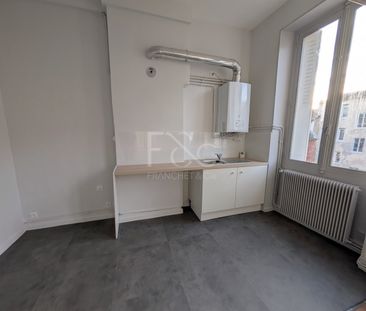 T3 rénové de 71 m² - rue Jean Claude Vivant à Villeurbanne - Photo 4