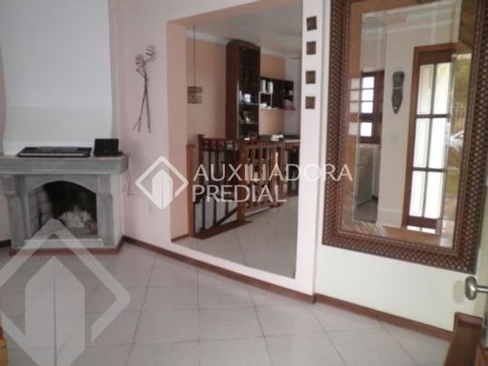 Casa com 4 quartos e 198m² para alugar em Ipanema, Porto Alegre. - Photo 1