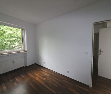 * RUHIG WOHNEN IM HERZEN VON CRAKAU * 3ZI-Wohnung mit Balkon, Bogenstr. - Photo 3