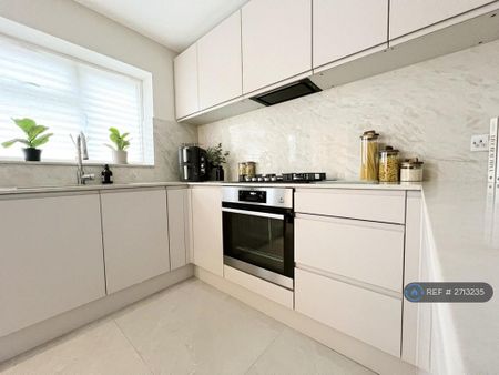 1 bedroom in a house share to rent - Photo 5