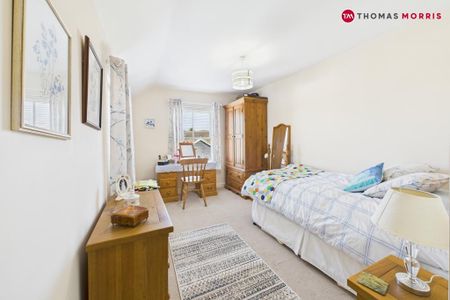 3 bedroom end of terrace house to rent - Photo 3