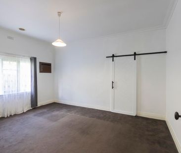 This beautifully presented, spacious three-bedroom home is ideally ... - Photo 3