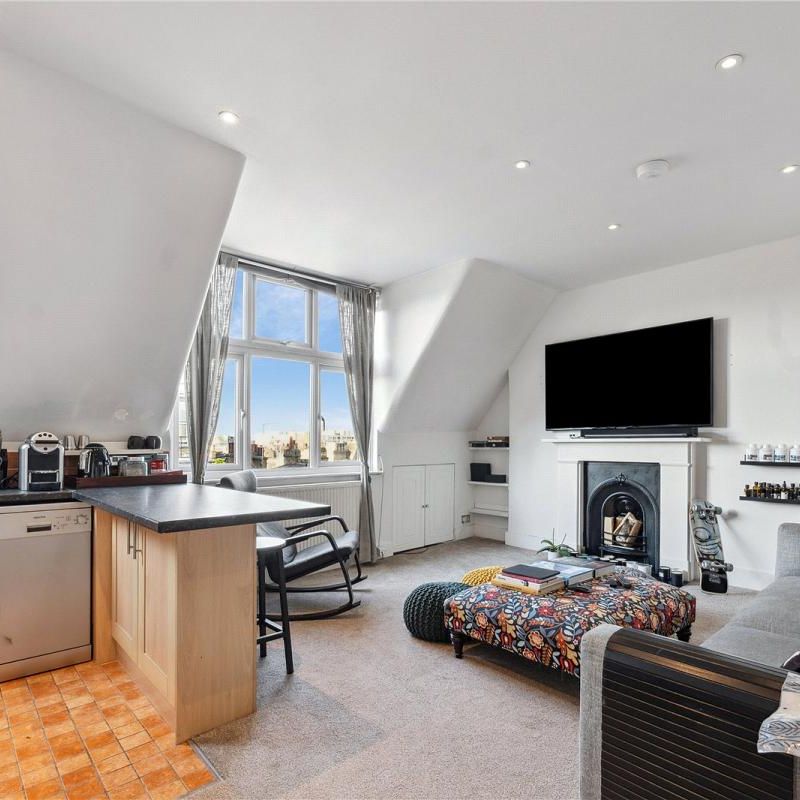 1 bedroom flat in London - Photo 1