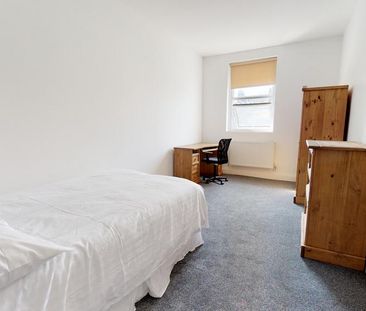 3 bedroom apartment to rent - Photo 2