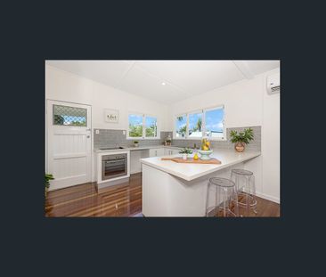 Impeccably presented home - Photo 4