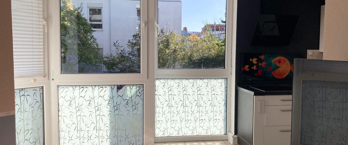 *Absolut zentral* Erdgeschosswohnung mit Terrasse in ausgefallener Atrium-Architektur - Foto 1