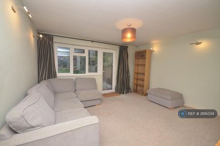 2 bedroom flat to rent - Photo 5