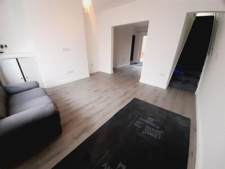 3 bedroom House To Let - Photo 2