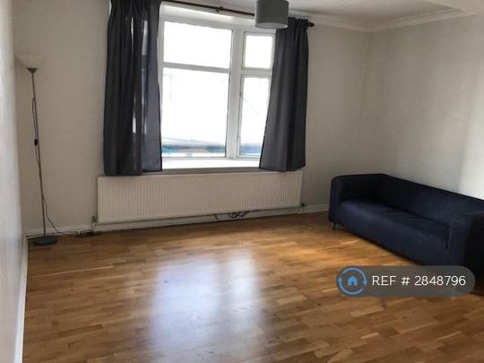 3 bedroom flat to rent - Photo 1