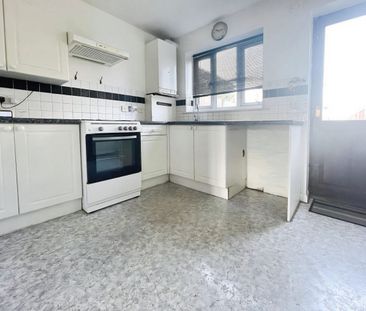 Sycamore Close, Tilbury, RM18 - Photo 3