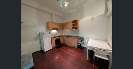 Partly furnished! Classic art deco building in perfect location! - Photo 4