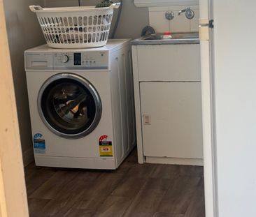 Lovely Banks - Photo 5