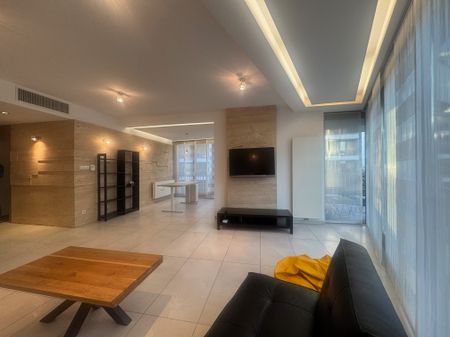 angel plaza - Photo 2