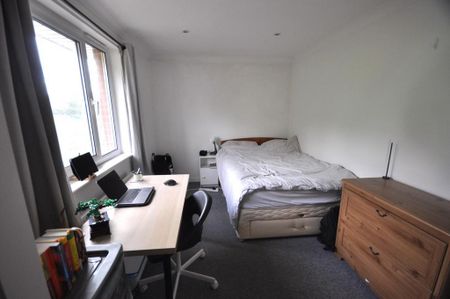 1 bedroom in a house share to rent - Photo 4