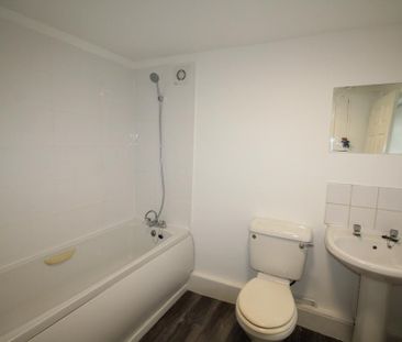 3 bedroom terraced house to rent - Photo 6
