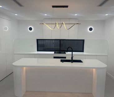 Luxurious 5 Bedroom Dream Home - Photo 5