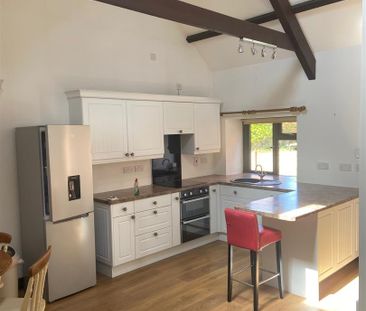 1 Bedroom Flat / Apartment to let - Photo 4