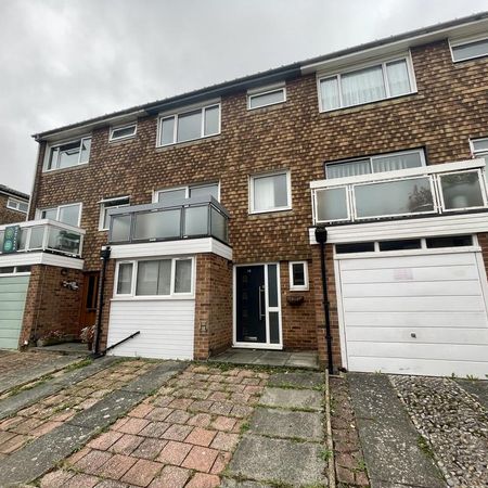 1 bedroom in a house share to rent - Photo 4