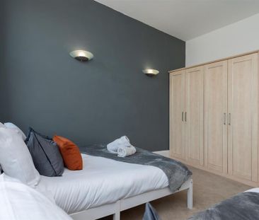 3 bedroom flat to rent - Photo 6