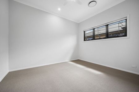 4 Petralia Street, Greenleigh - Photo 5