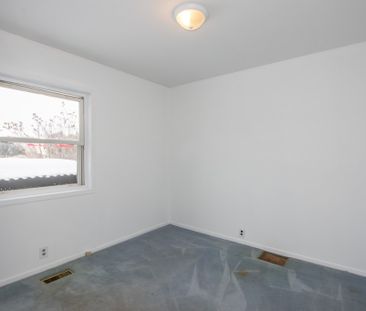 5 Bedroom Detached House on Limeridge in Hamilton!! - Photo 3