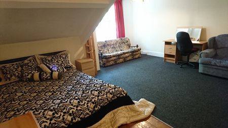 31 Aglionby Street, Carlisle (STUDENT HOUSE) - 7 Rooms available for 2025 - Photo 2