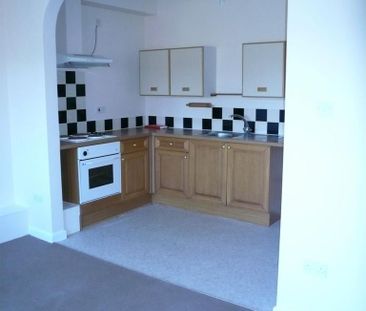 2 bedroom ground floor flat to rent - Photo 6