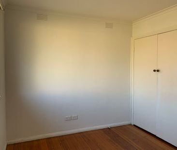 Family Home In Quiet Court - Photo 4